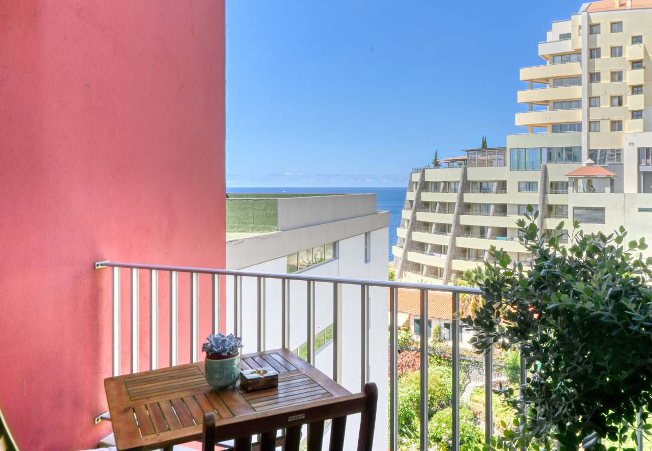 Apartment in Funchal - Blue Wave, a Home in Madeira