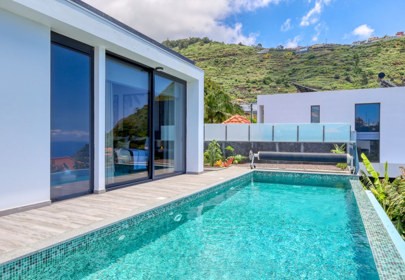 Villa in Arco da Calheta - Villa Arco-Iris, a Home in Madeira