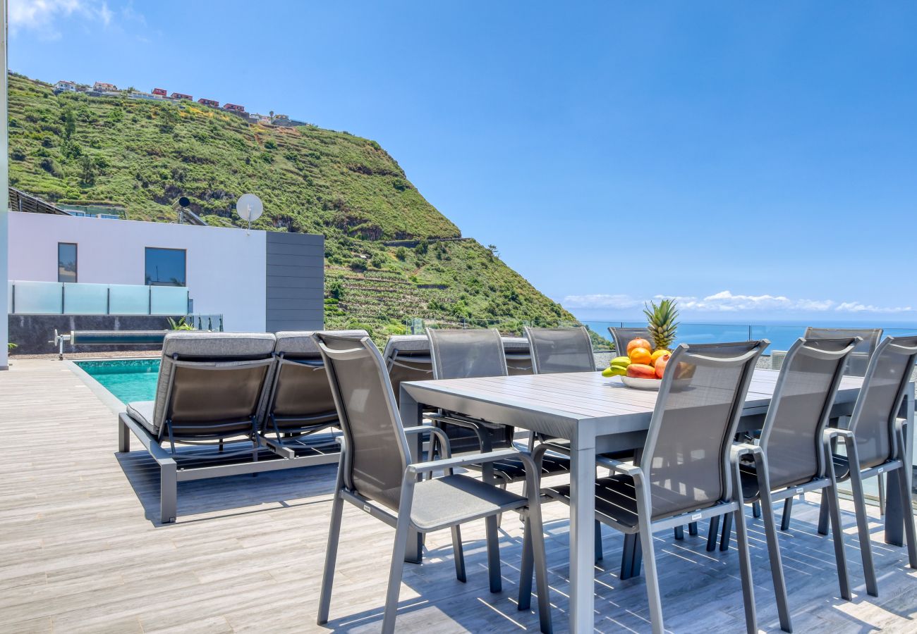 Villa in Arco da Calheta - Villa Arco-Iris, a Home in Madeira