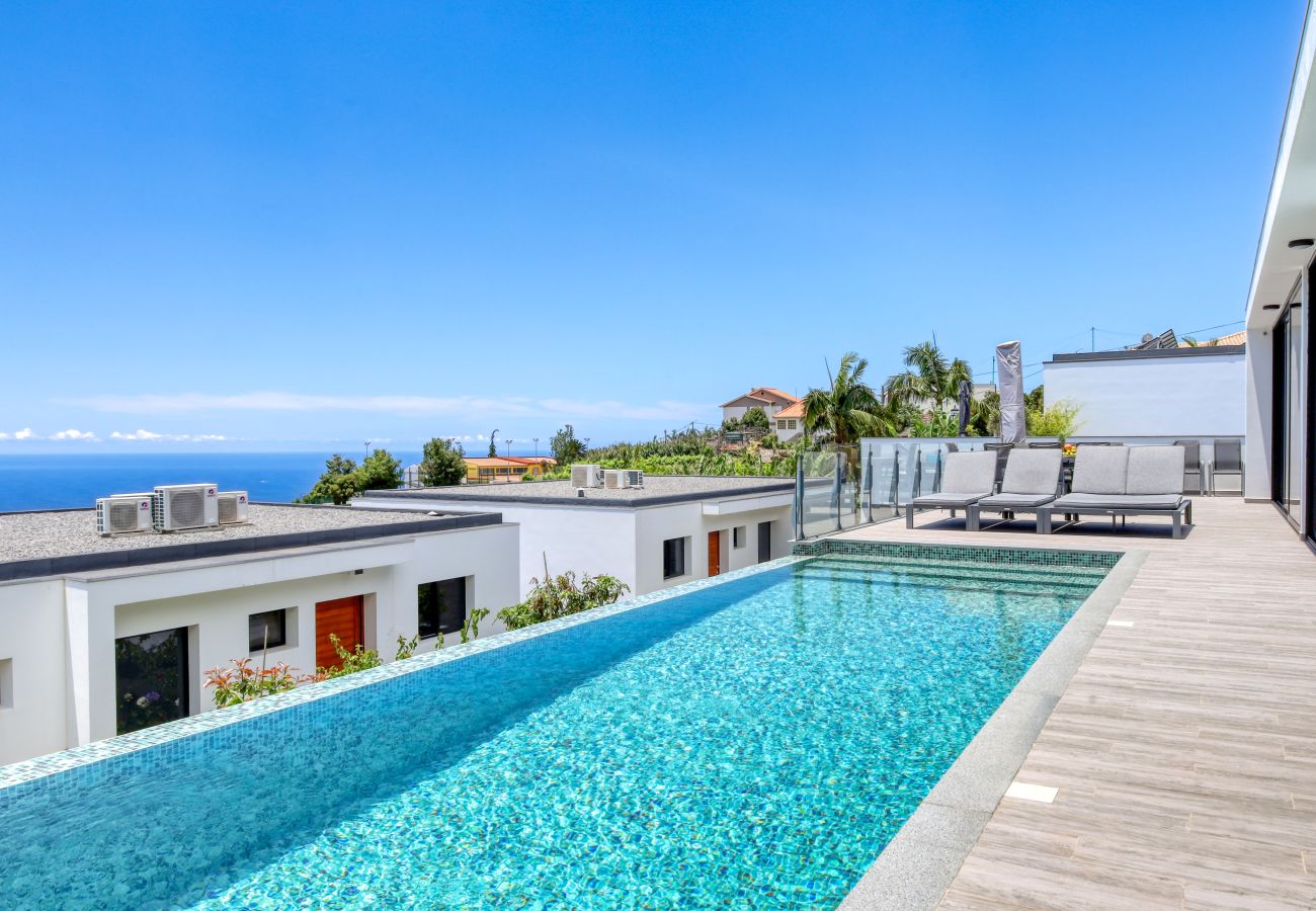 Villa in Arco da Calheta - Villa Arco-Iris, a Home in Madeira