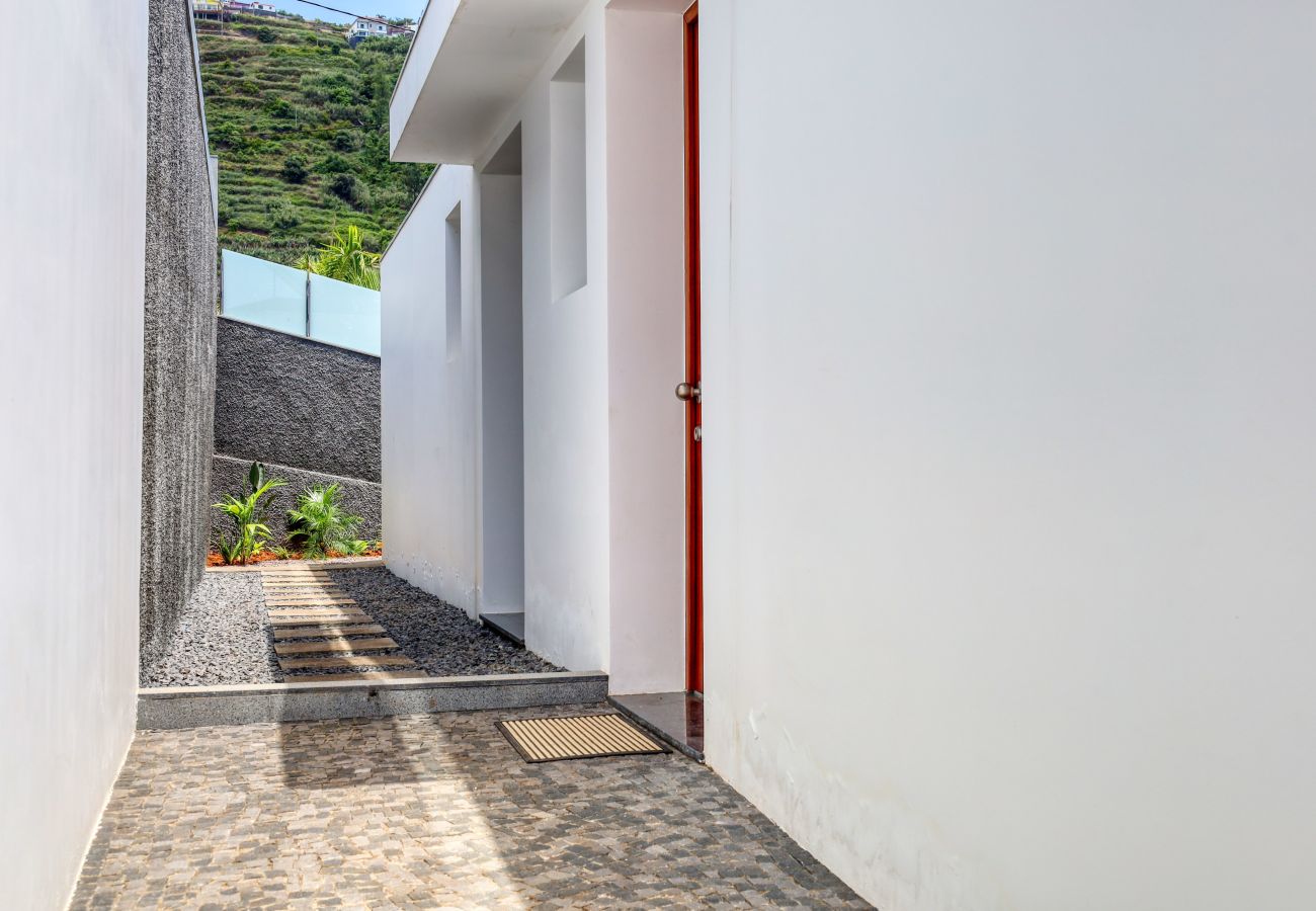 Villa in Arco da Calheta - Villa Arco-Iris, a Home in Madeira