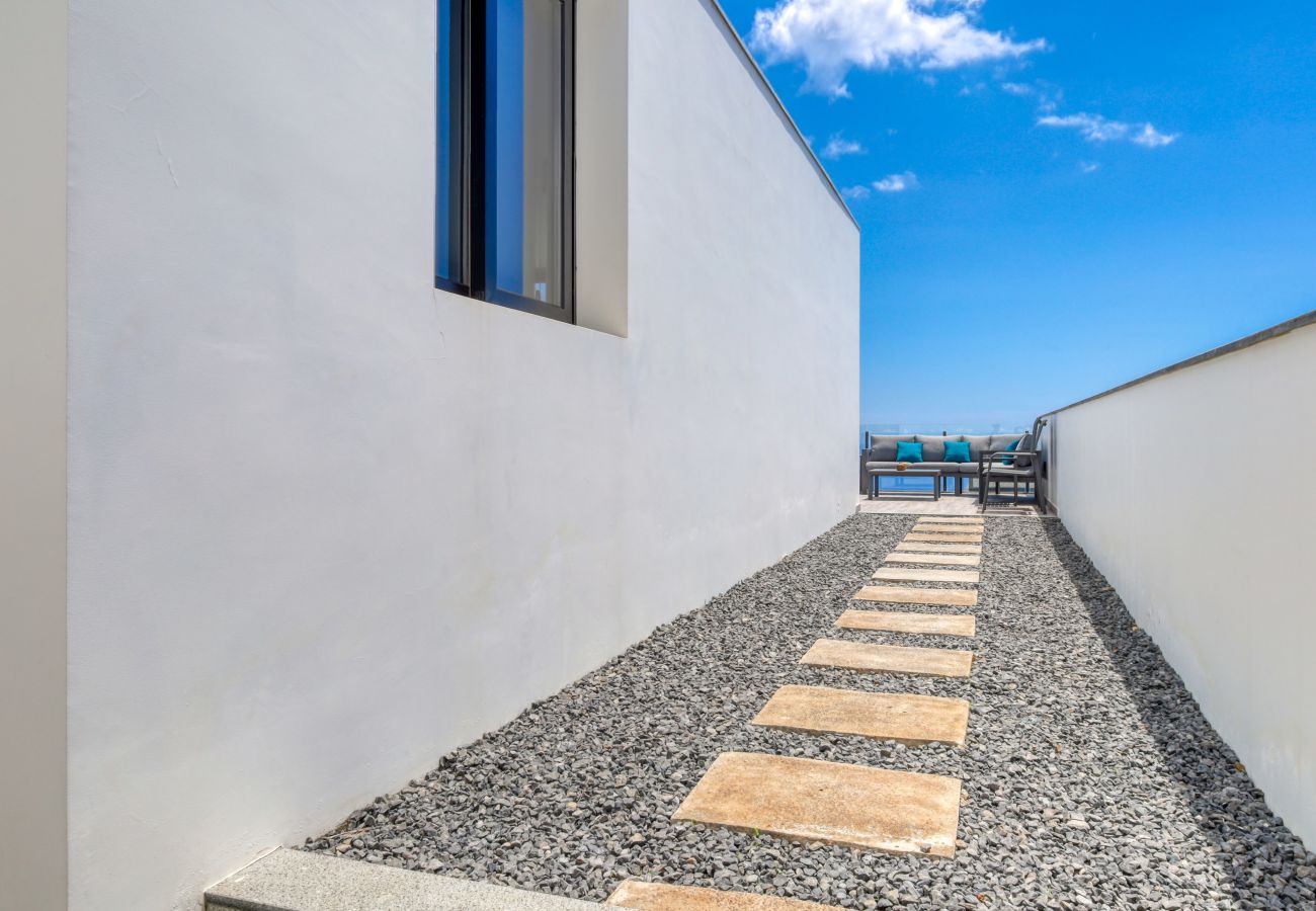 Villa in Arco da Calheta - Villa Arco-Iris, a Home in Madeira