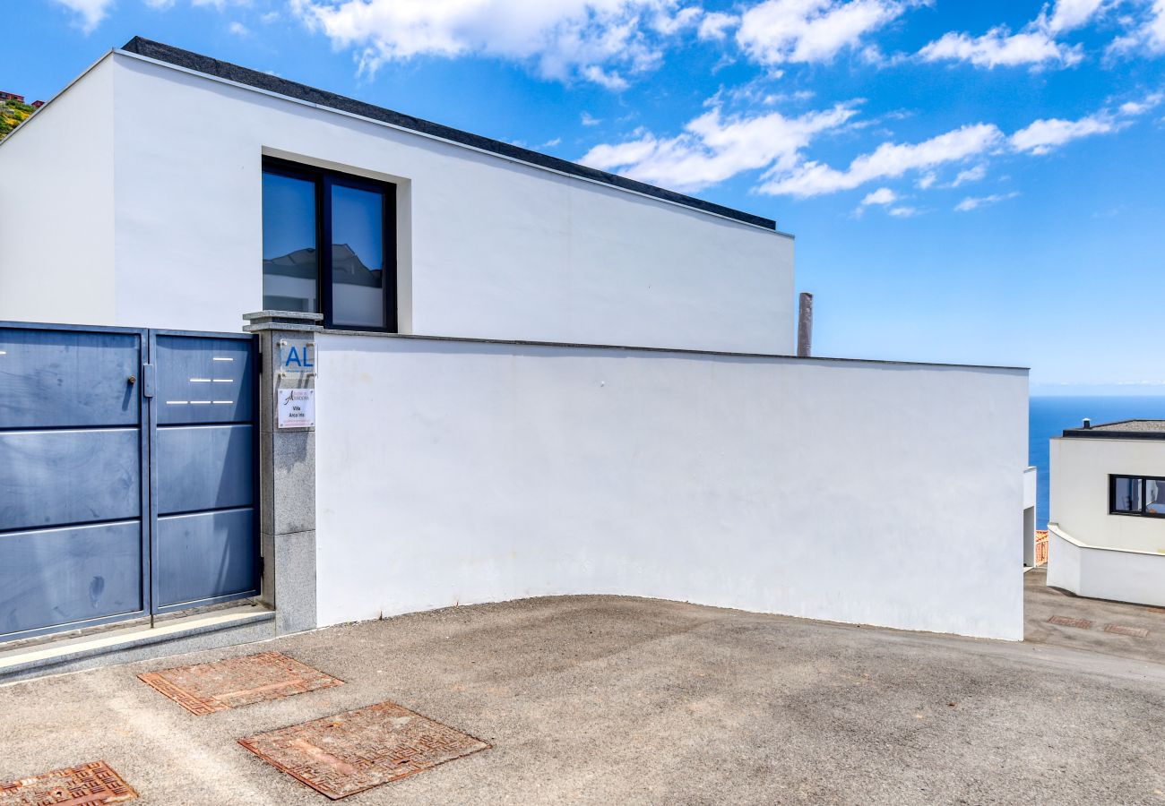 Villa in Arco da Calheta - Villa Arco-Iris, a Home in Madeira