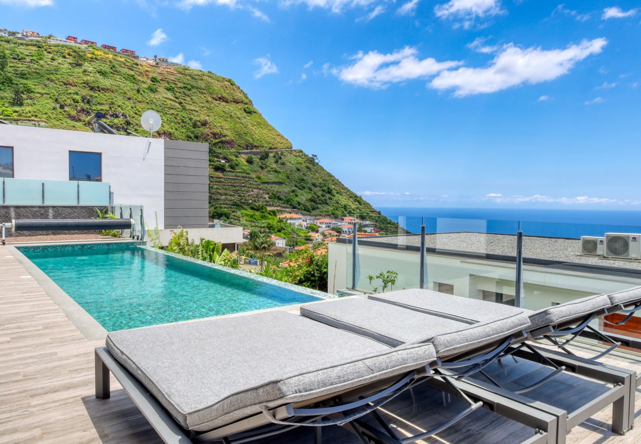 Villa in Arco da Calheta - Villa Arco-Iris, a Home in Madeira