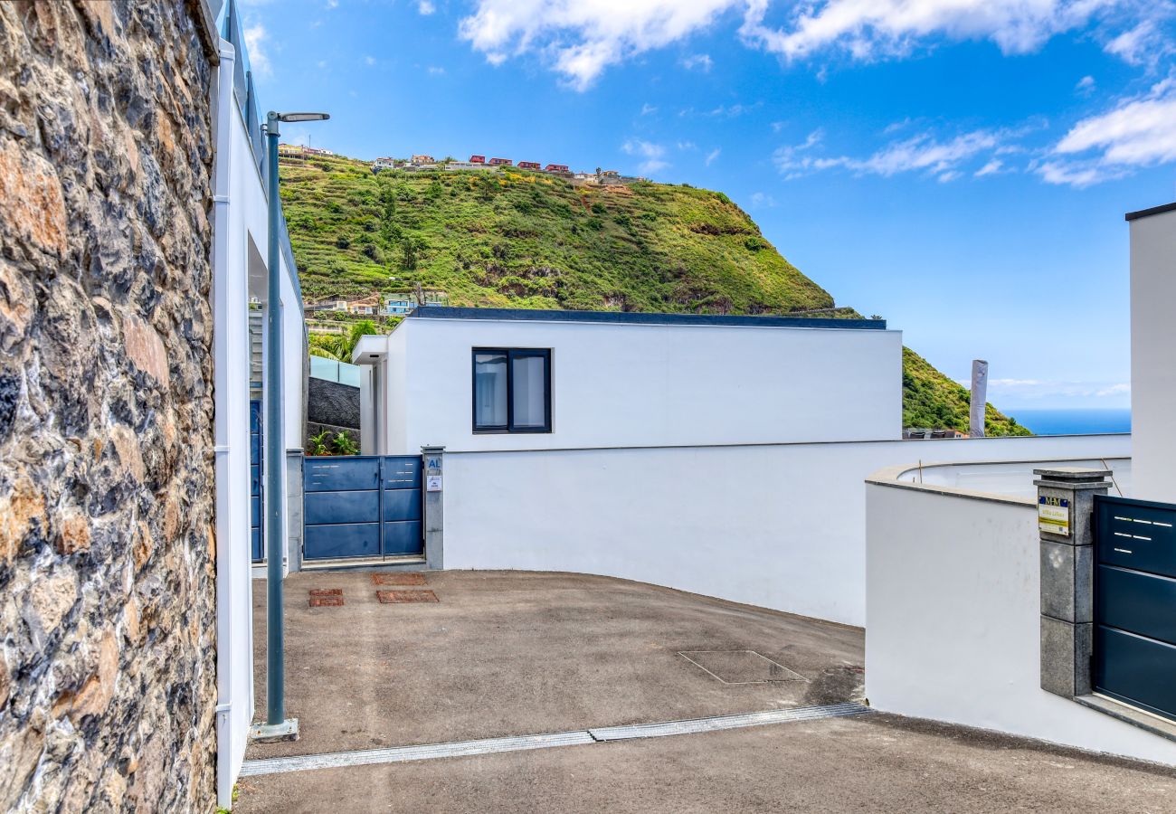 Villa in Arco da Calheta - Villa Arco-Iris, a Home in Madeira