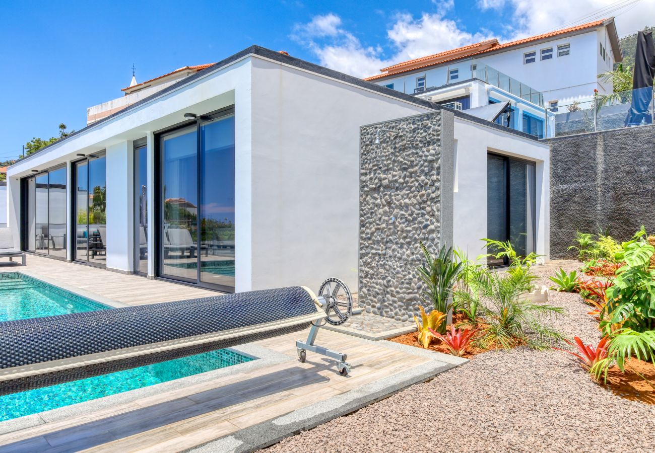 Villa in Arco da Calheta - Villa Arco-Iris, a Home in Madeira