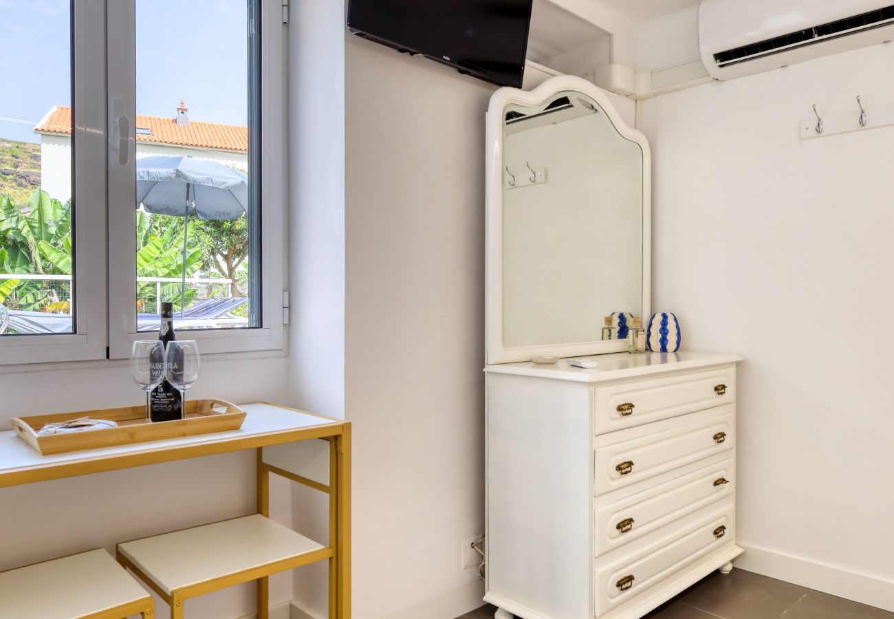 Apartment in Ponta do Sol - Casa da Tia Celeste III, a Home in Madeira
