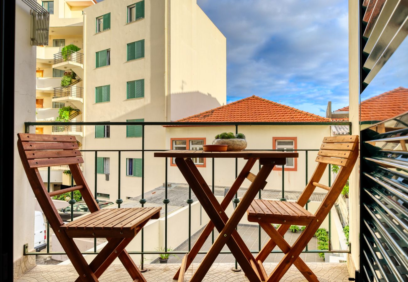 Apartment in Funchal - Cantinho da Elvira, a Home in Madeira