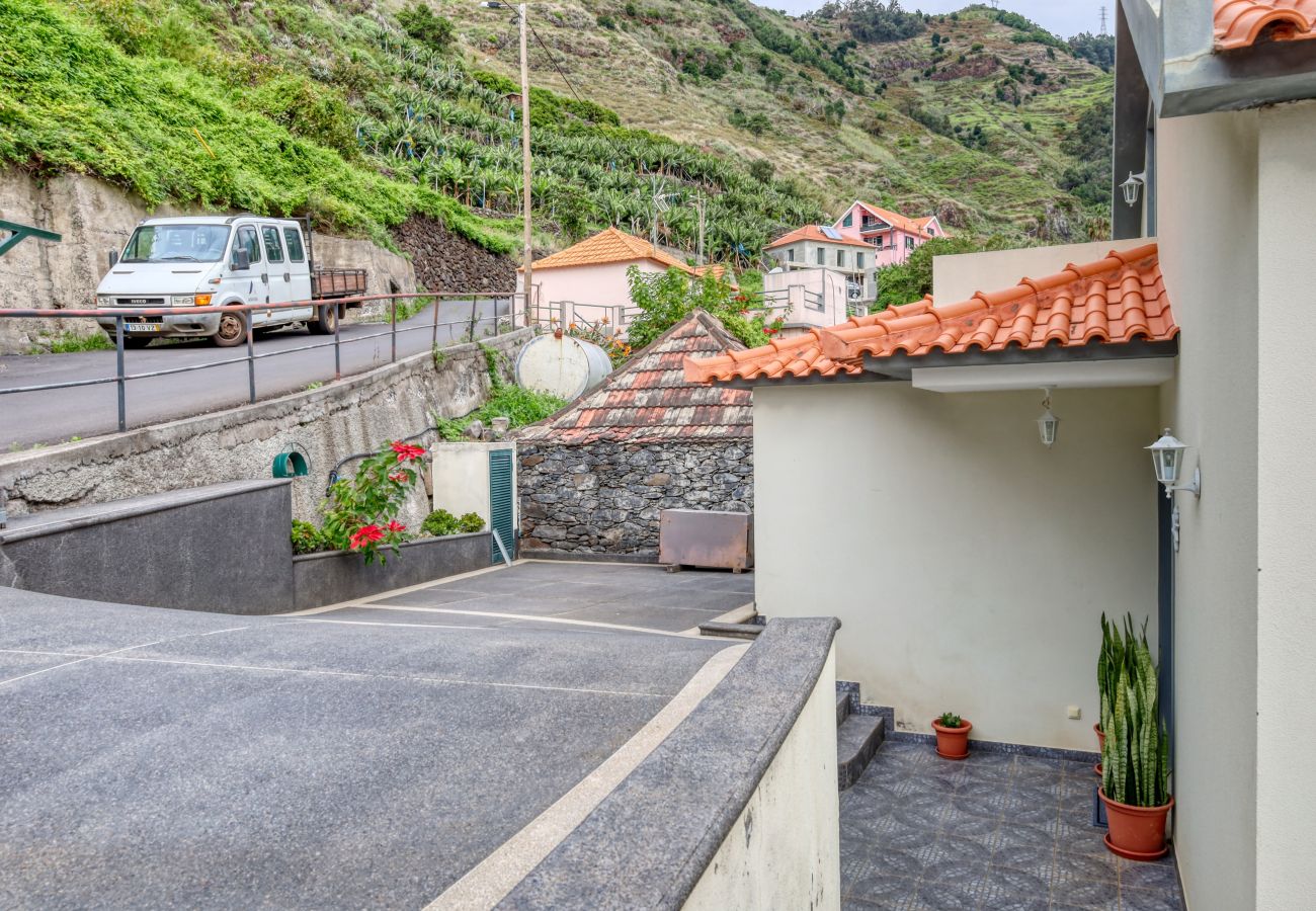 Apartment in Tabua - Valley Nest, a Home in Madeira