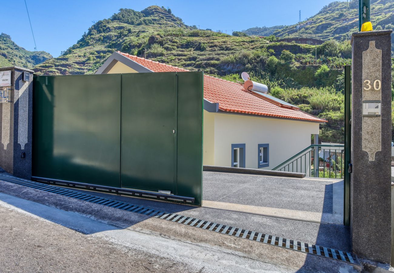 Apartment in Tabua - Valley Nest, a Home in Madeira