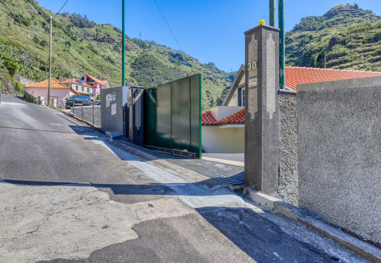 Apartment in Tabua - Valley Nest, a Home in Madeira