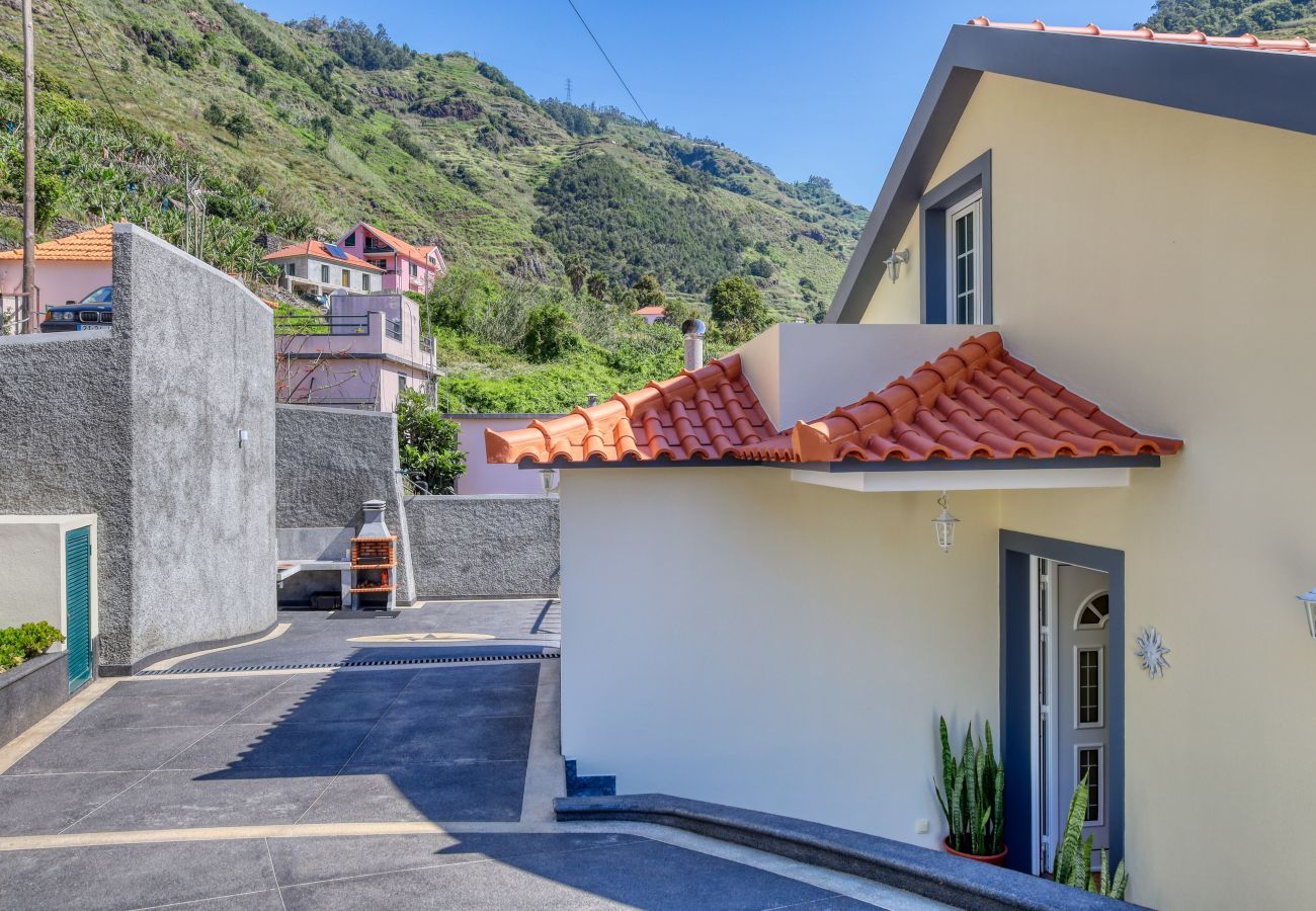 Apartment in Tabua - Valley Nest, a Home in Madeira