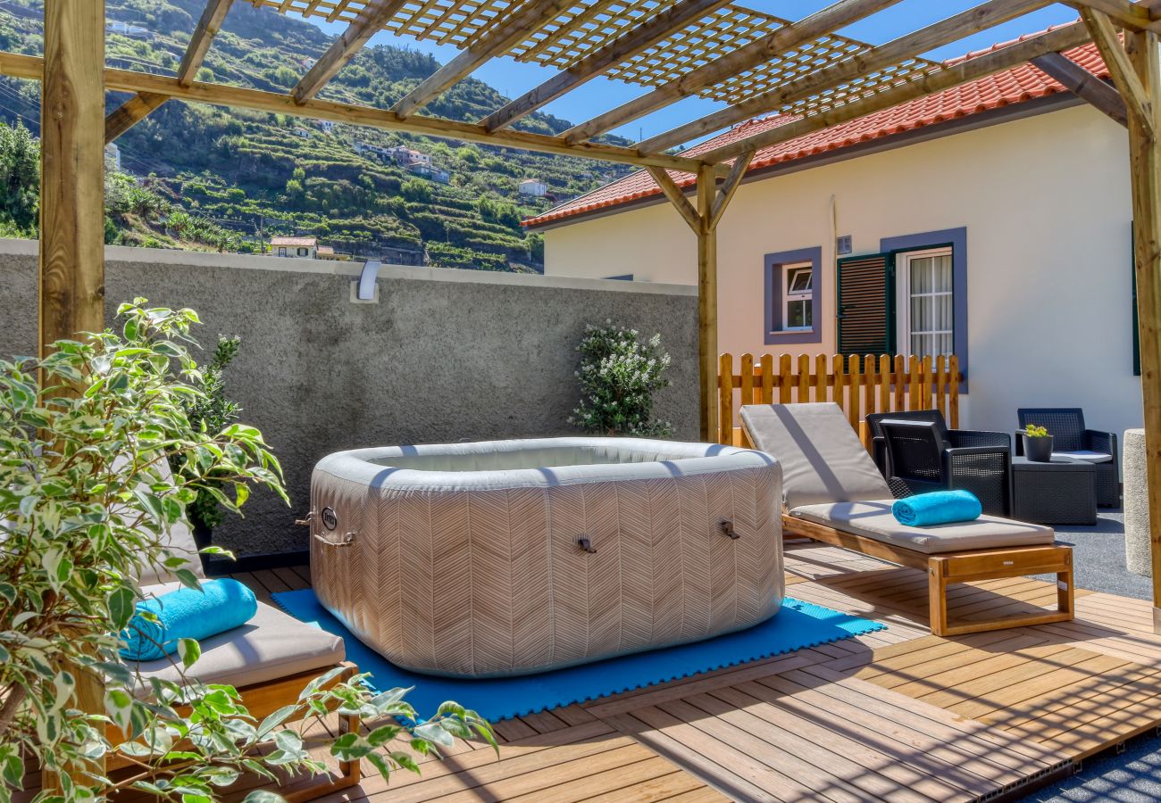 Apartment in Tabua - Valley Nest, a Home in Madeira