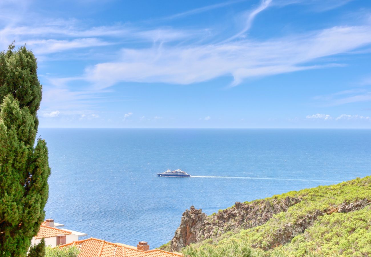 Apartment in Santa Cruz - Verde Água Garajau, a Home in Madeira